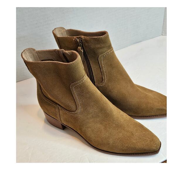 Cole Haan New Women;s 8 1/2 B, Naia Ankle Bootie Boots Tan Suede Side zip  read - Picture 3 of 9